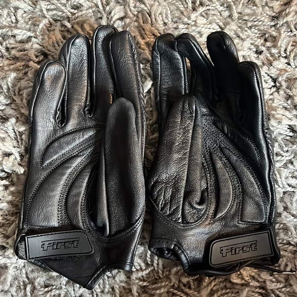 First Leather Riding Gloves - Picture 2 of 3